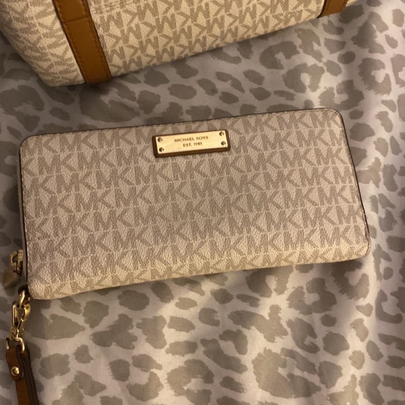 Mk bag and wallet - Picture 5 of 6